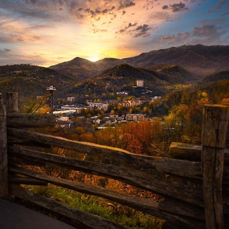 Mountain Eden, Hot Tub, Resort Pool, Wifi, 1089 Free Tickets Each Paid Day, Dollywood And More Gatlinburg Dış mekan fotoğraf
