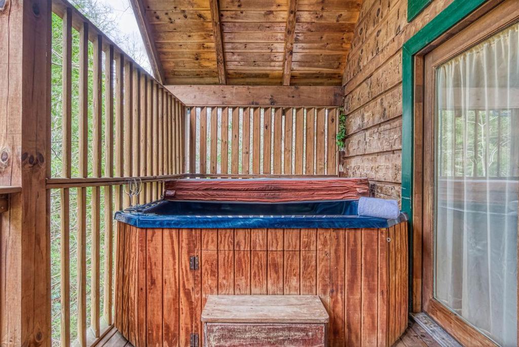 Mountain Eden, Hot Tub, Resort Pool, Wifi, 1089 Free Tickets Each Paid Day, Dollywood And More Gatlinburg Dış mekan fotoğraf