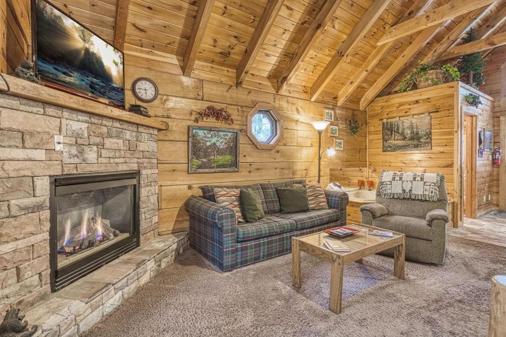 Mountain Eden, Hot Tub, Resort Pool, Wifi, 1089 Free Tickets Each Paid Day, Dollywood And More Gatlinburg Dış mekan fotoğraf
