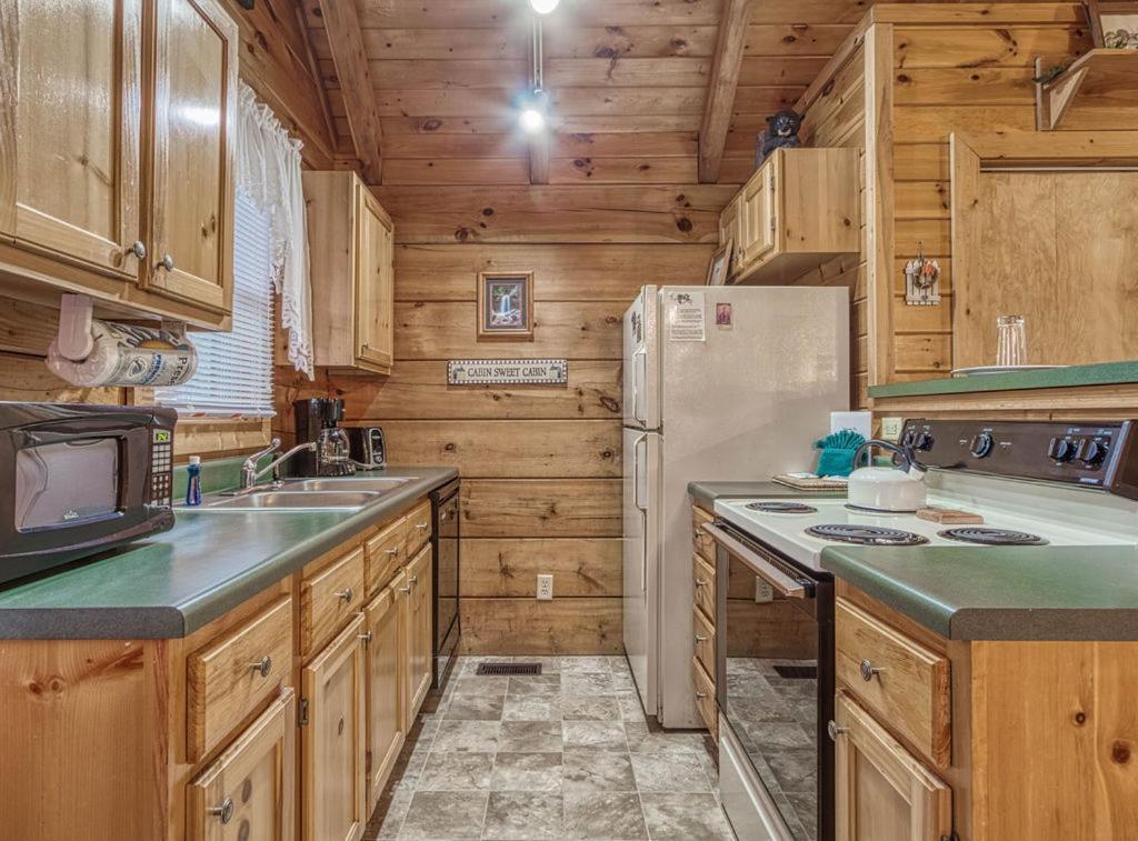 Mountain Eden, Hot Tub, Resort Pool, Wifi, 1089 Free Tickets Each Paid Day, Dollywood And More Gatlinburg Dış mekan fotoğraf