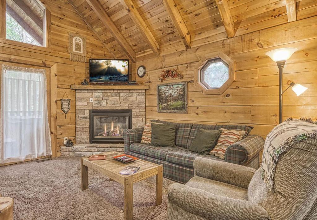 Mountain Eden, Hot Tub, Resort Pool, Wifi, 1089 Free Tickets Each Paid Day, Dollywood And More Gatlinburg Dış mekan fotoğraf