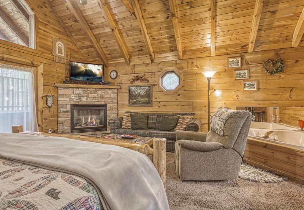 Mountain Eden, Hot Tub, Resort Pool, Wifi, 1089 Free Tickets Each Paid Day, Dollywood And More Gatlinburg Dış mekan fotoğraf