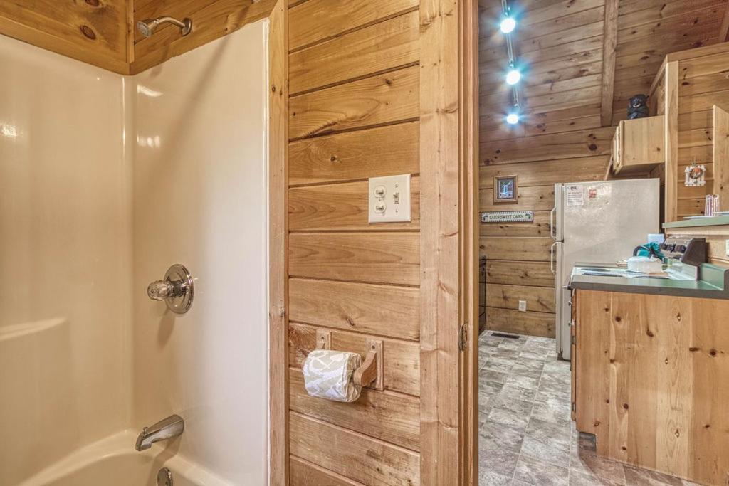 Mountain Eden, Hot Tub, Resort Pool, Wifi, 1089 Free Tickets Each Paid Day, Dollywood And More Gatlinburg Dış mekan fotoğraf
