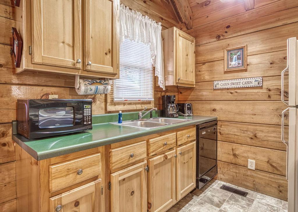 Mountain Eden, Hot Tub, Resort Pool, Wifi, 1089 Free Tickets Each Paid Day, Dollywood And More Gatlinburg Dış mekan fotoğraf